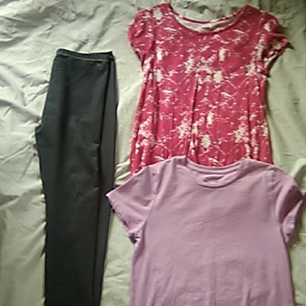 Girls size 14/16 shirts and leggings